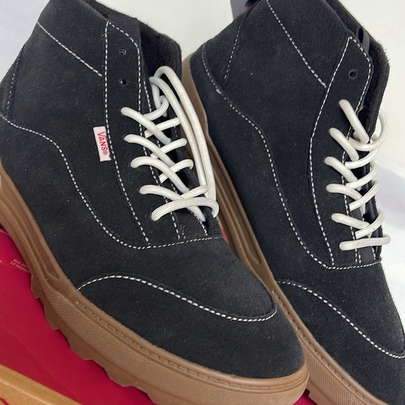 Vans WMNS Colfax Boot Mte-1
Gum/Black
VN000BCGW9Q
BOOTS Sneakers - Picture 8 of 16